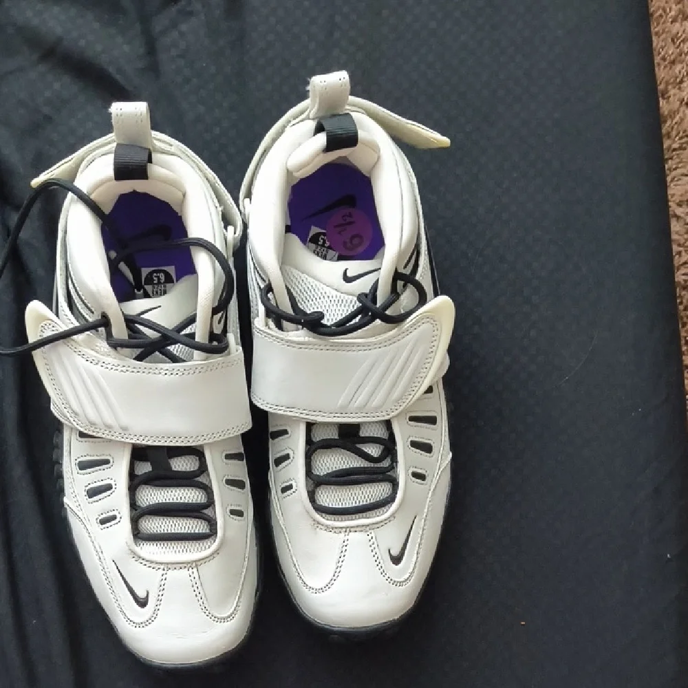Nike Black and White Athletic Sneakers - Picture 3 of 7